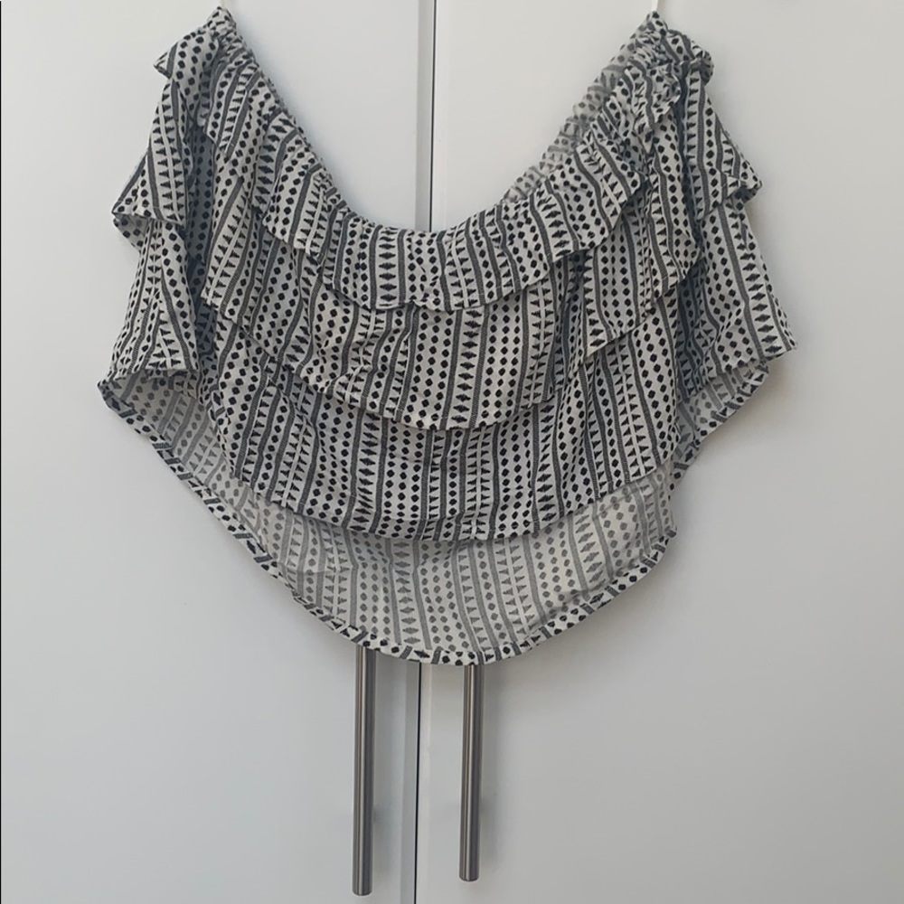 Lush Ruffle Crop Top 😎 - Picture 3 of 3